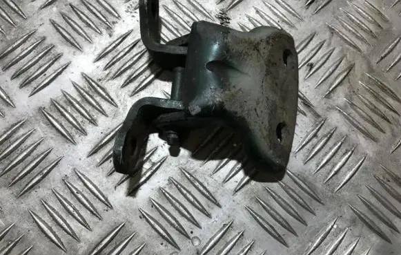 Honda CR-V Front door upper hinge