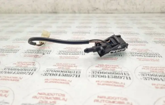 Volkswagen Touareg I Windshield washer spray nozzle 6E0955986