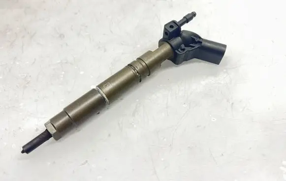 Mercedes-Benz E W211 Fuel injector A6420700587