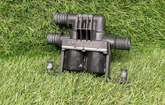 BMW 5 E60 E61 Coolant heater control valve 6931708 6411693170802