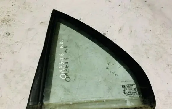 Rear vent window glass