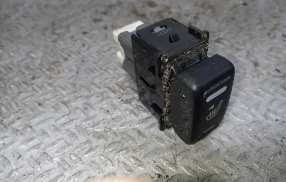 Nissan Tiida C11 Seat heating switch 6X25B