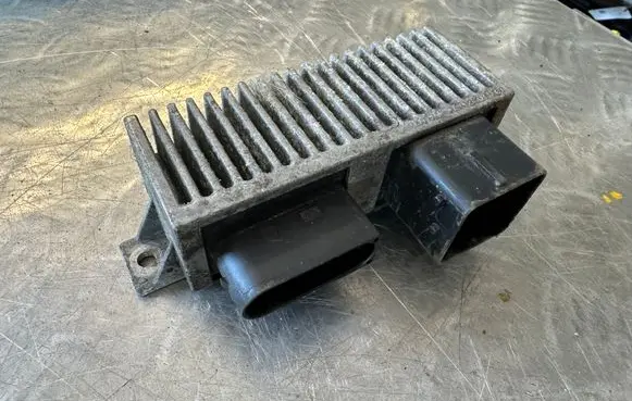 Nissan Juke I F15 Glow plug pre-heat relay 8200558438