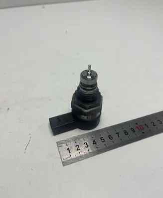 Audi A3 S3 8P Fuel pressure regulator 057130764H 0281006003