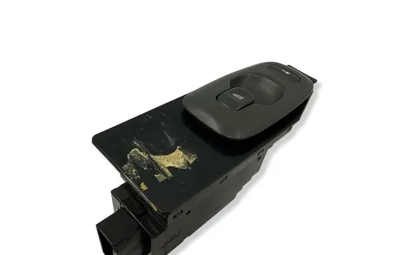 Volvo S60 Electric window control switch 8682950