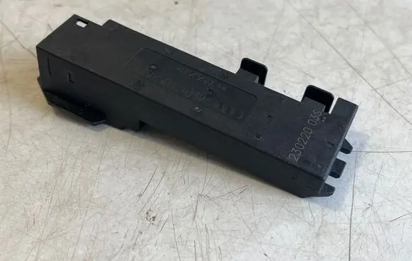 Porsche Taycan 9J1 Keyless system antenna 4M0907247A
