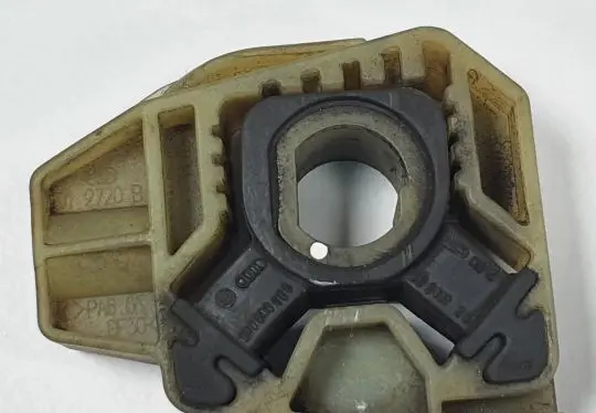 Audi TT Mk1 Radiator mount bracket 8N0806155