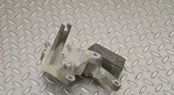 Ford Mondeo MK V Engine mounting bracket DS737M125