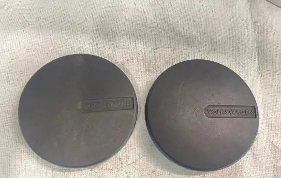Volkswagen Golf I Original wheel cap 321601151D