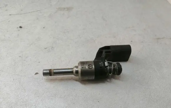 Volkswagen Caddy Fuel injector 03C906036F 083D09