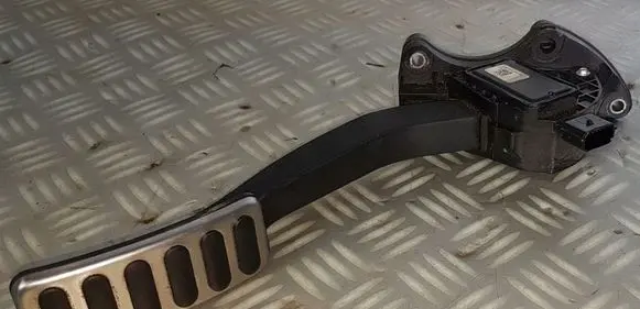Jaguar XE Accelerator throttle pedal 698540C