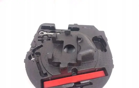 Citroen DS4 Spare wheel mounting bracket 