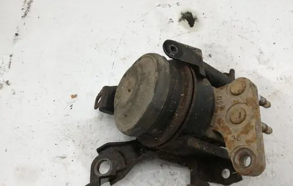 Toyota Corolla Verso E121 Engine mount bracket NOCODE