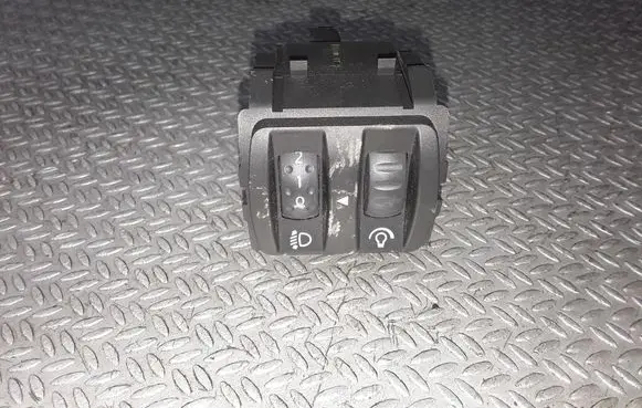 Renault Clio III Headlight level height control switch 8200095495B