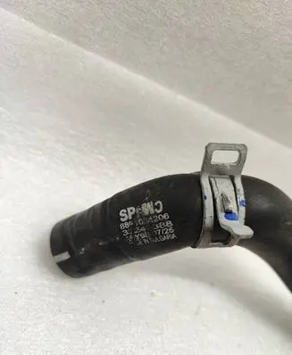 Volvo XC40 Engine coolant pipe/hose 8891082206
