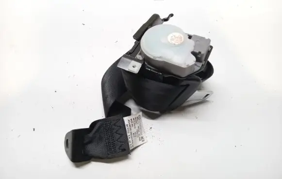Mazda 3 III Rear seatbelt T89511T