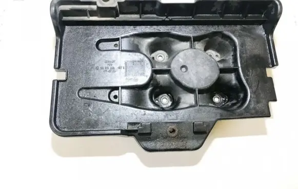 Skoda Octavia Mk1 (1U) Battery box tray 1j0915333
