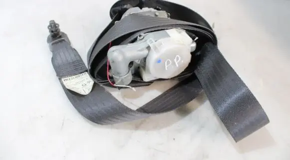 Mitsubishi Lancer X Front seatbelt