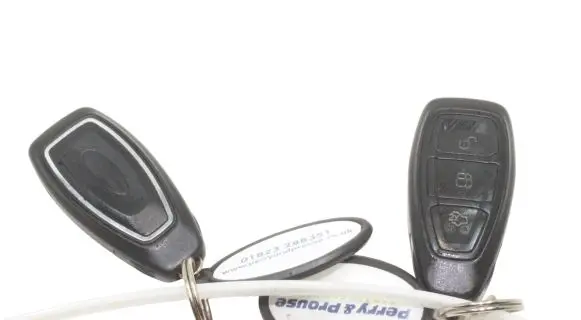 Ford Kuga II Ignition key/card 