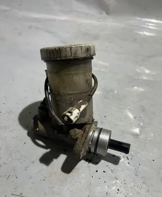 Suzuki Grand Vitara I Master brake cylinder