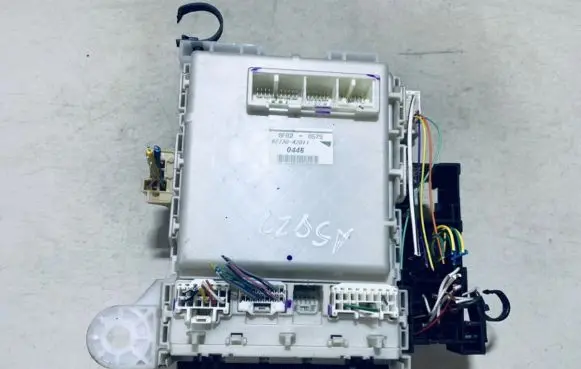 Toyota RAV 4 (XA30) Fuse box set 8273042011 82730-42011