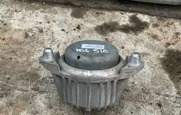 Engine mount bracket