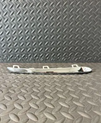 Opel Mokka X Front bumper upper radiator grill 42506903