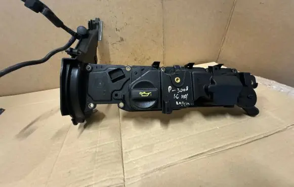 Peugeot 3008 I Rocker cam cover M06042A190