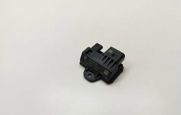 BMW 5 F10 F11 Glow plug pre-heat relay 851947202 8519472 0522140104