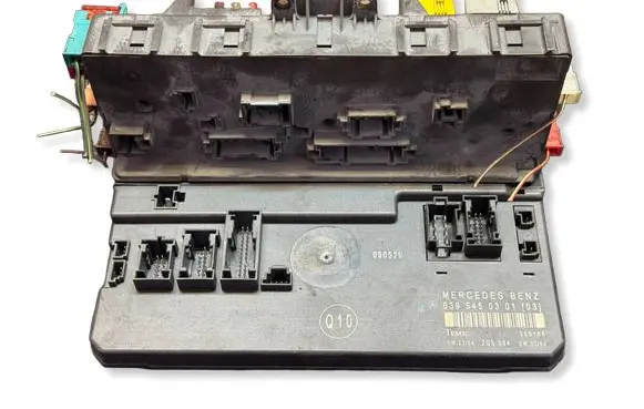 Mercedes-Benz Vito Viano W639 SAM control unit 6395450301