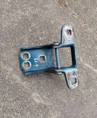 Jeep Cherokee III KJ Front door upper hinge 