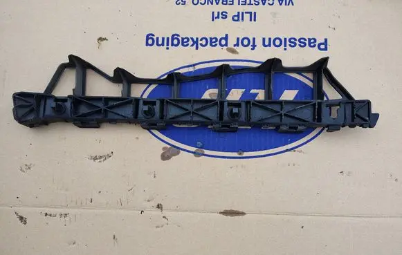 Hyundai i40 Bumper support mounting bracket corner 