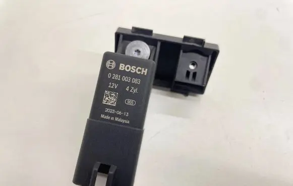 Volkswagen Tiguan Glow plug pre-heat relay 0281003083 1K0937540A