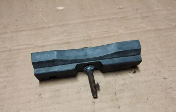 Jeep Cherokee III KJ Battery bracket 
