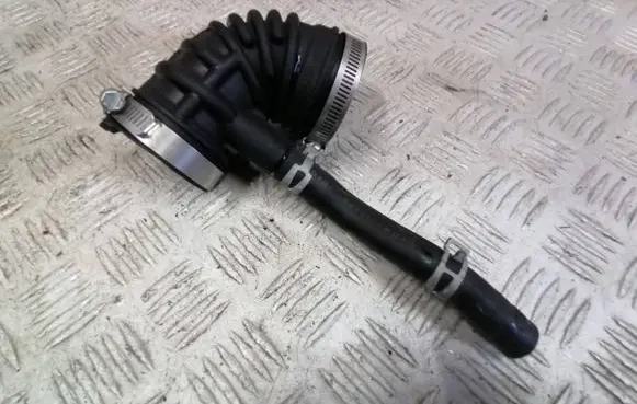 Suzuki Swift III Air intake hose/pipe