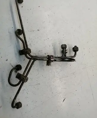 Fuel injector supply line/pipe