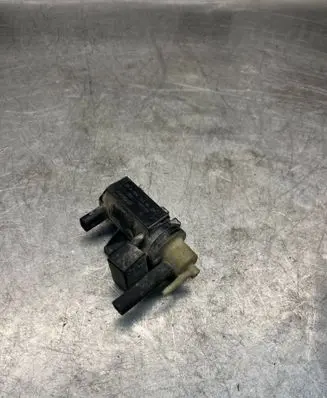 Mercedes-Benz E W210 Turbo solenoid valve A0061536628 17T277 70078202