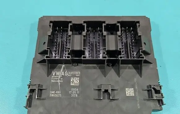Volkswagen PASSAT B7 Central body control module 3AA937087B IMPRK1525645