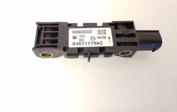 Chrysler Sebring (ST-22 - JR) Airbag deployment crash/impact sensor 0688202337 04671779AC