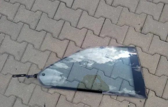 BMW 3 E36 Side middle window/glass 