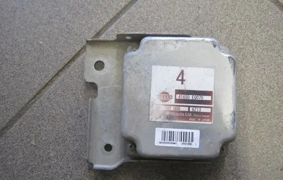Nissan X-Trail T30 Torque split ecu control unit/module 41650EQ070