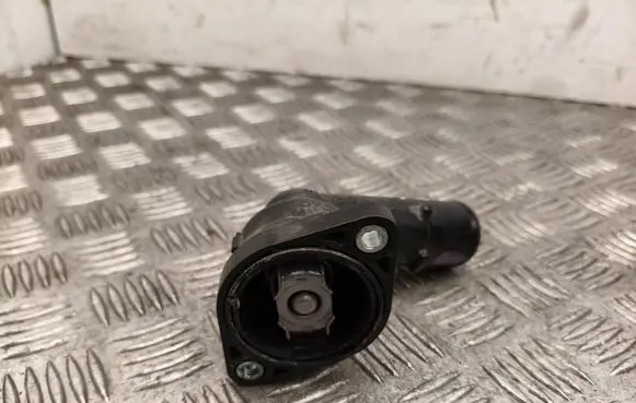 Toyota Prius (XV60) Thermostat/thermostat housing