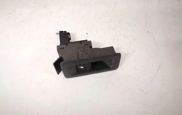 Volkswagen Golf Plus Fuel tank opening switch 5M0959551