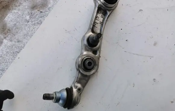 Mercedes-Benz C W205 Front lower control arm/wishbone 20513L1