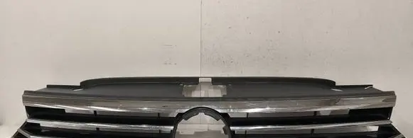 Volkswagen PASSAT B8 Front bumper upper radiator grill 3G0853653