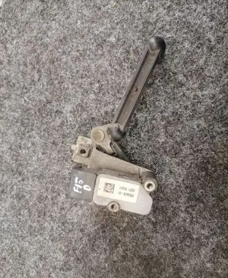 Headlight/headlamp level sensor