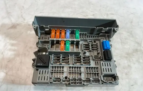 Audi A4 S4 B8 8K Fuse module 10688710 690662102 41643691