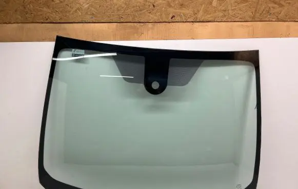 Nissan Note (E12) Front windscreen/windshield window 43R008599 DOT24M83AS1