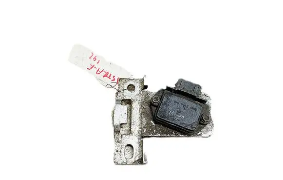 Opel Omega B1 Ignition amplifier control unit 90243618