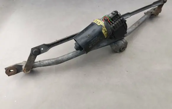 Audi A4 S4 B5 8D Front wiper linkage and motor 8D1955113 0390241117